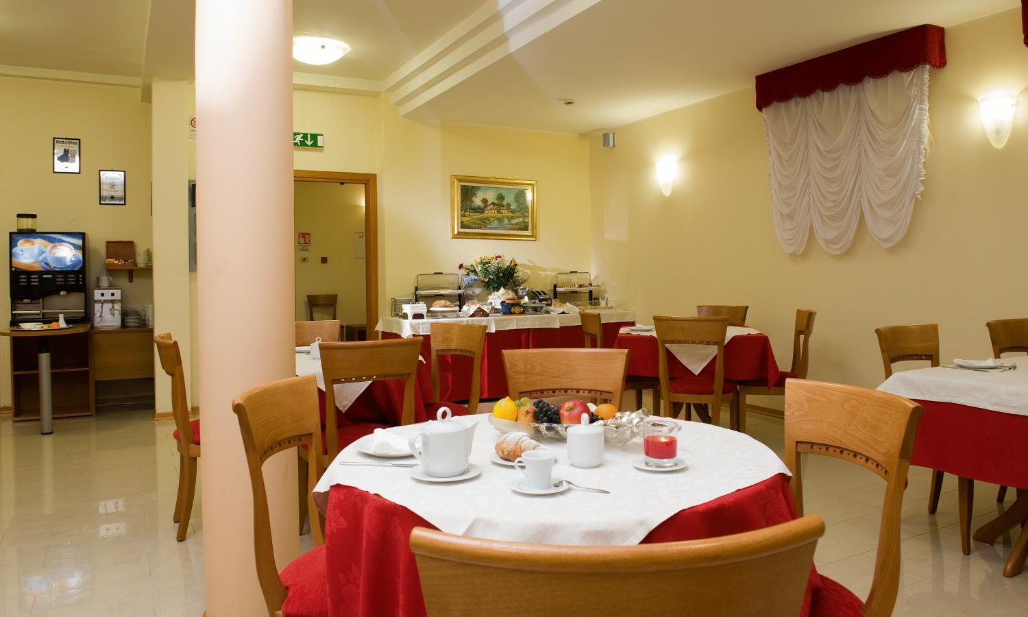 פורדנונה Hotel Montereale מראה חיצוני תמונה