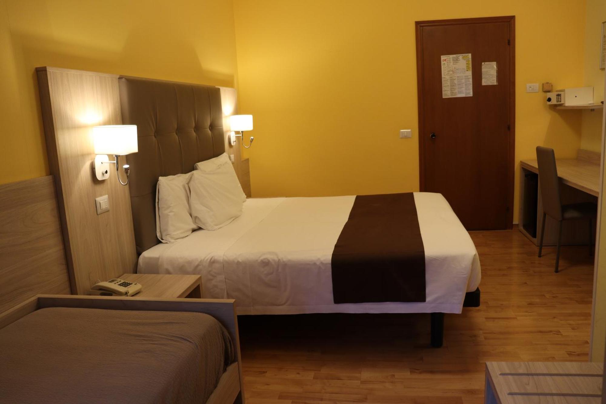 פורדנונה Hotel Montereale מראה חיצוני תמונה