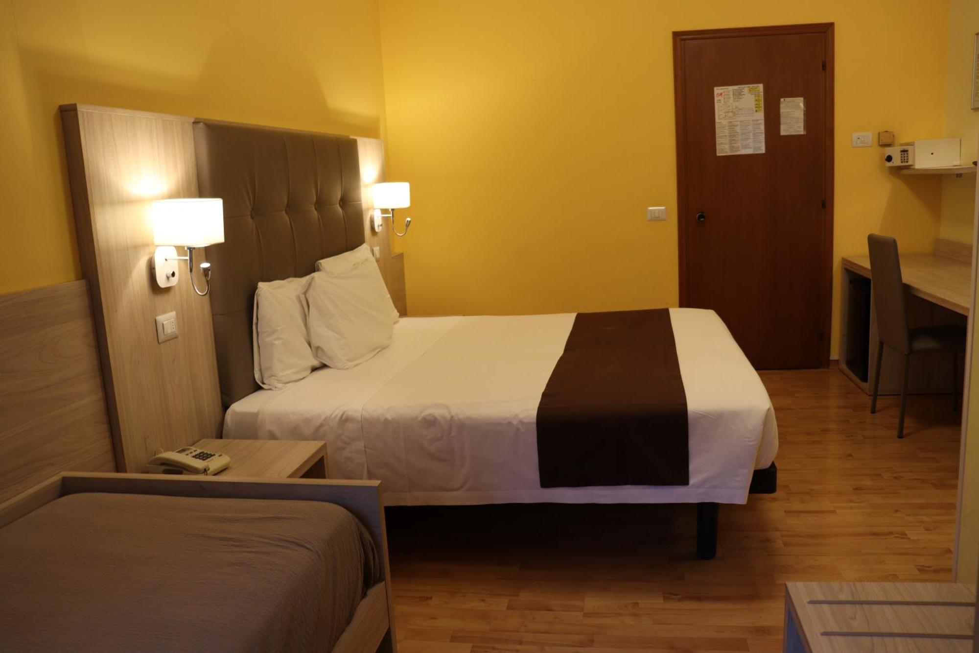 פורדנונה Hotel Montereale מראה חיצוני תמונה