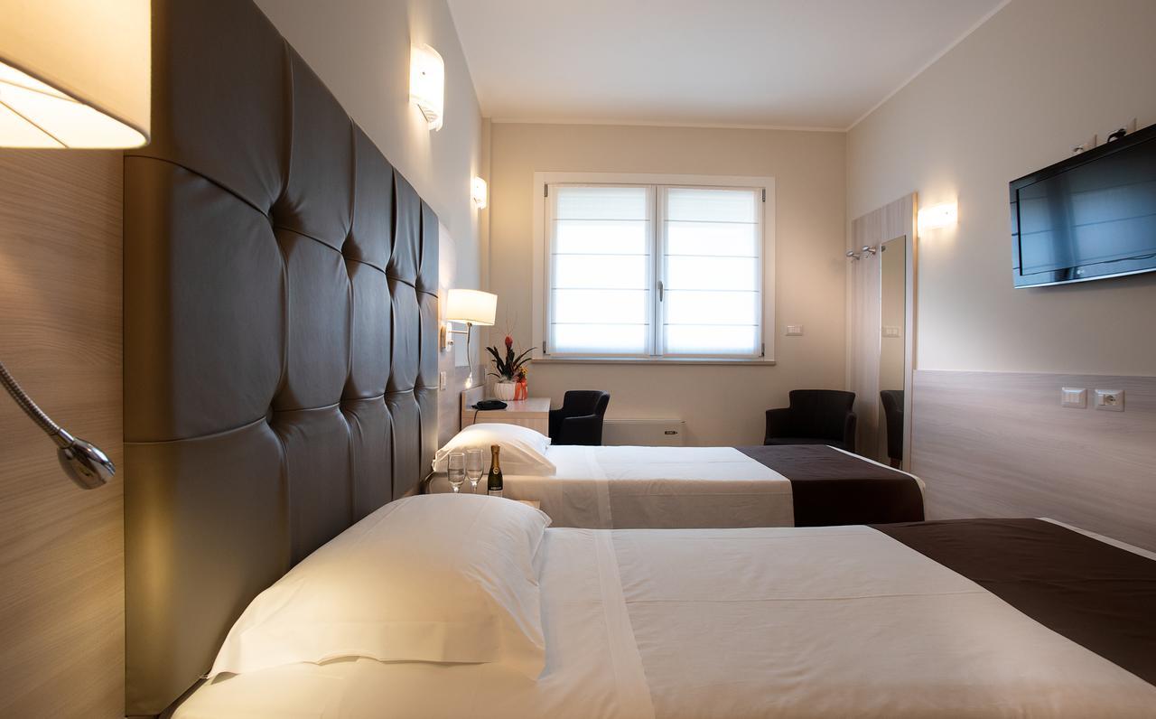 פורדנונה Hotel Montereale מראה חיצוני תמונה