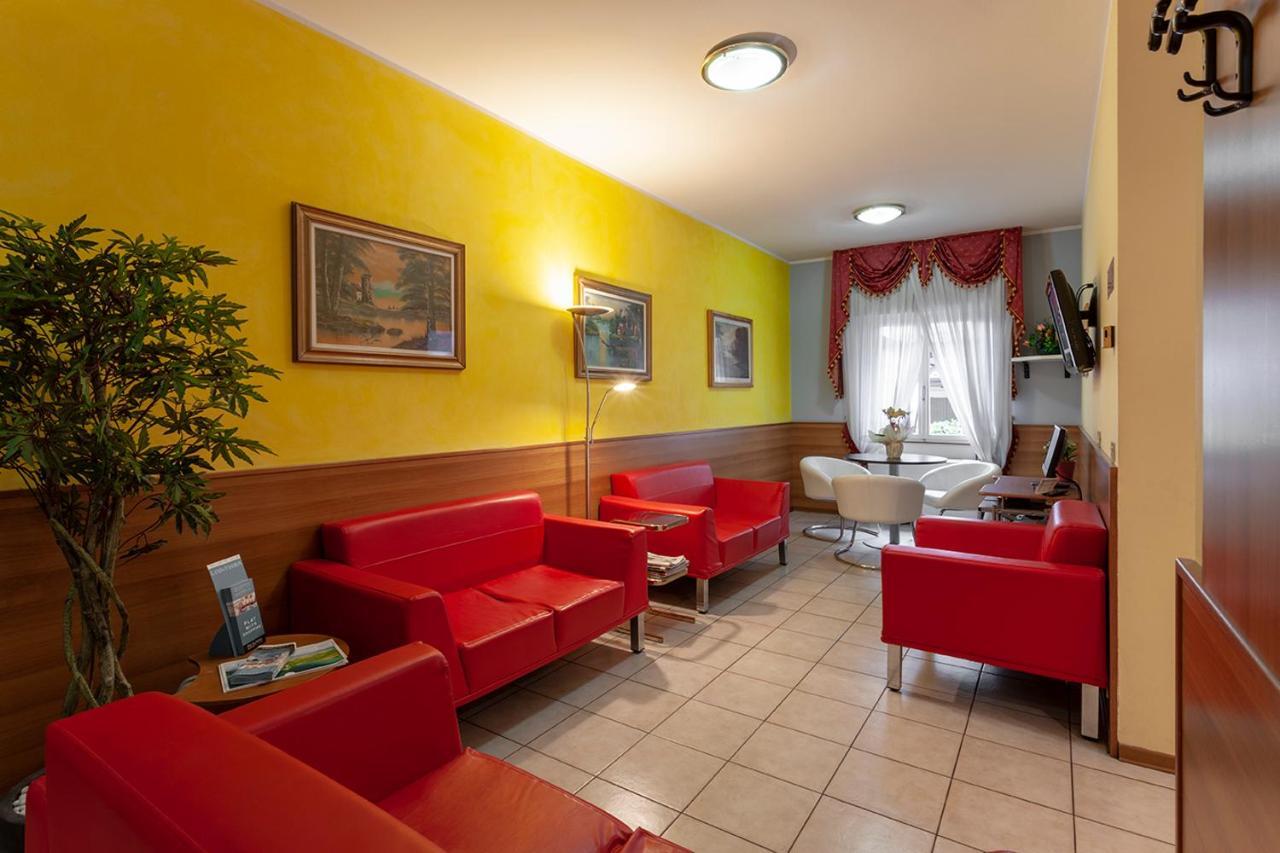 פורדנונה Hotel Montereale מראה חיצוני תמונה