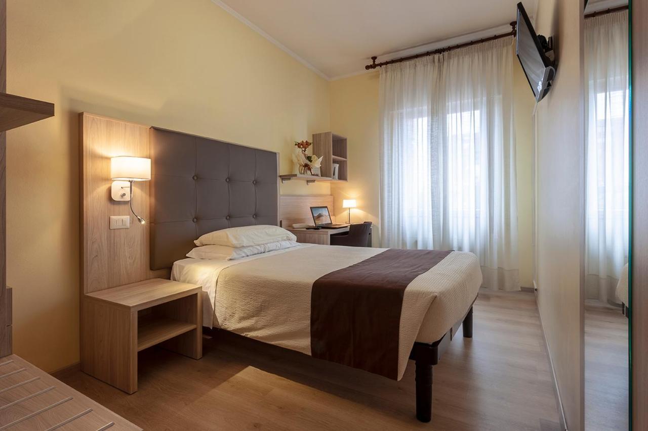פורדנונה Hotel Montereale מראה חיצוני תמונה